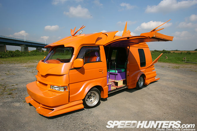 Car Feature>> Crazy Japanese Van