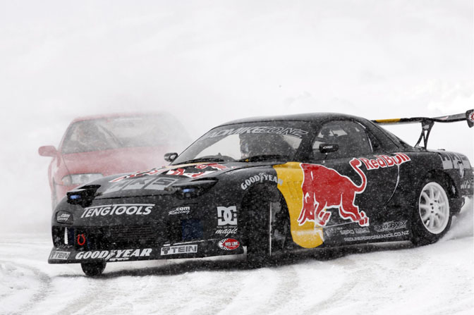 Video>> Mad Mike Drifting On Ice!