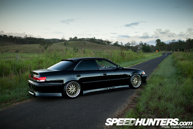 Black JZX 100s sideview