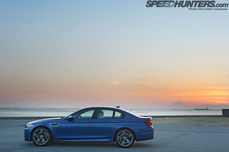 Desktops>> <br/ > The Bmw M5