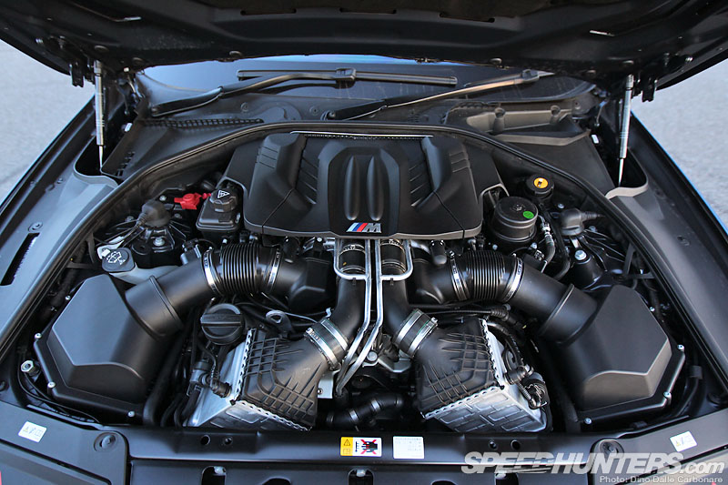 BMW M5 F10 V8 Biturbo Engine develops 556 HP and 502 lb/ft of torque