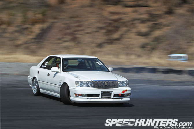 Toyota Crown 220 stance