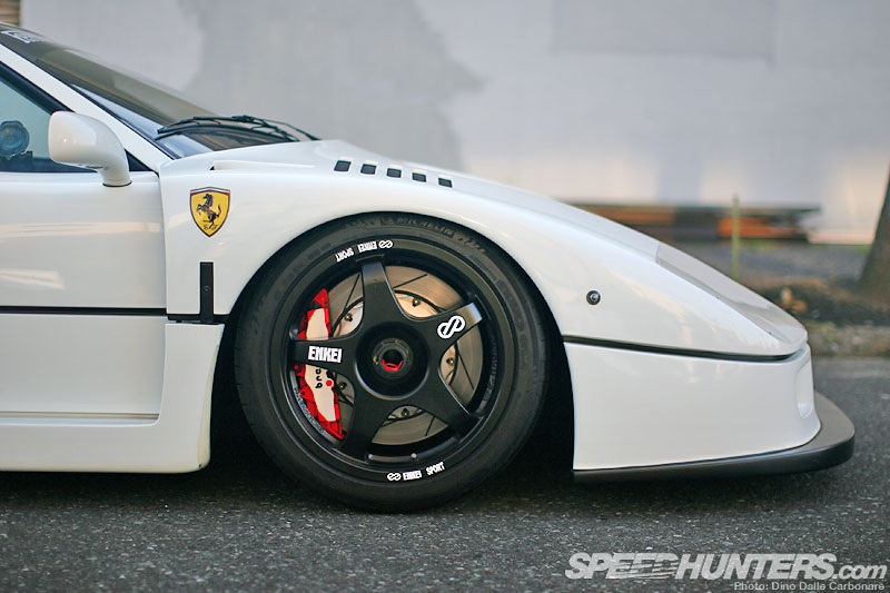 Ferrari f40 click on the body, the headlights pop out. Found it by