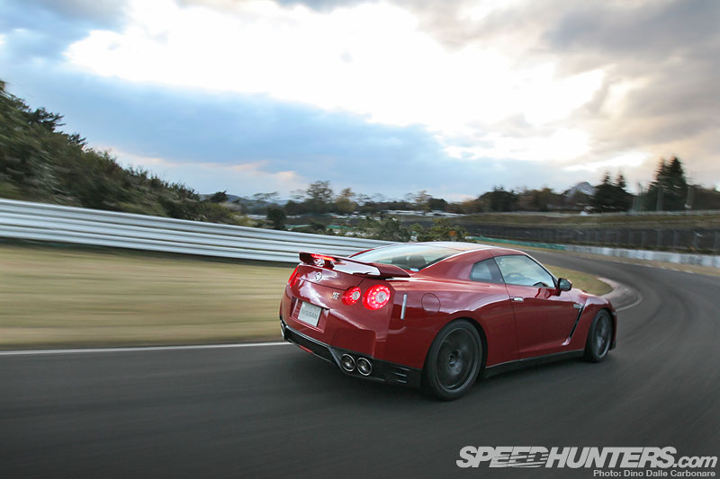 Iconic R34 Skyline GT-R Meets All-New R36 Nissan GT-R Heir - In a