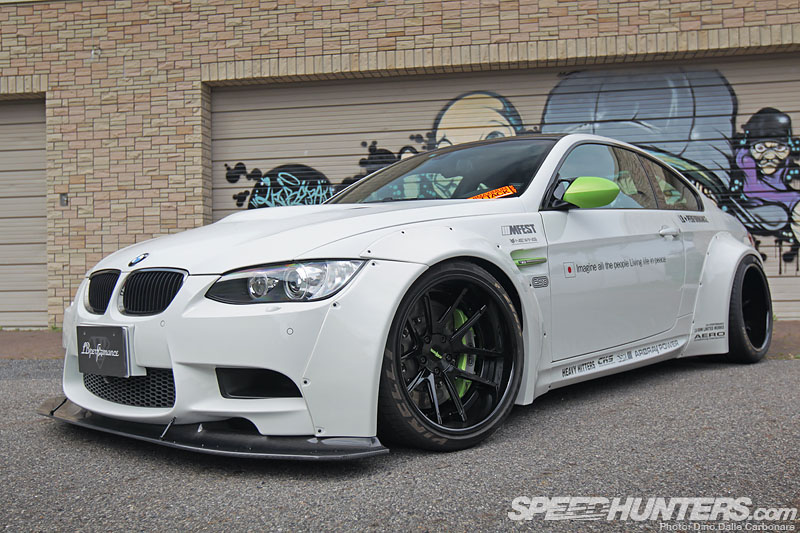 BMW M3 E92 mit Liberty Walk-Paket