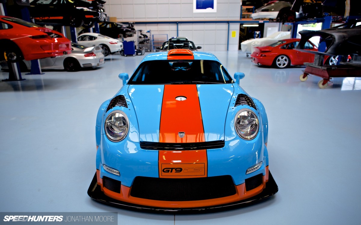 The workshop of specialist Porsche tuners 9FF