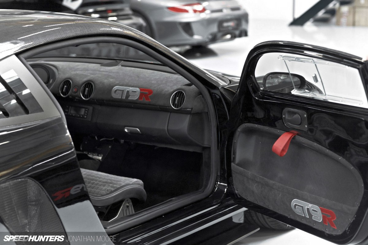 The workshop of specialist Porsche tuners 9FF