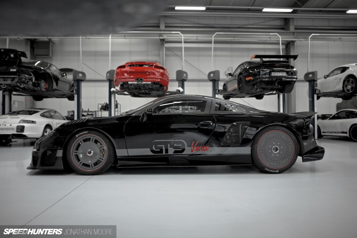 The workshop of specialist Porsche tuners 9FF