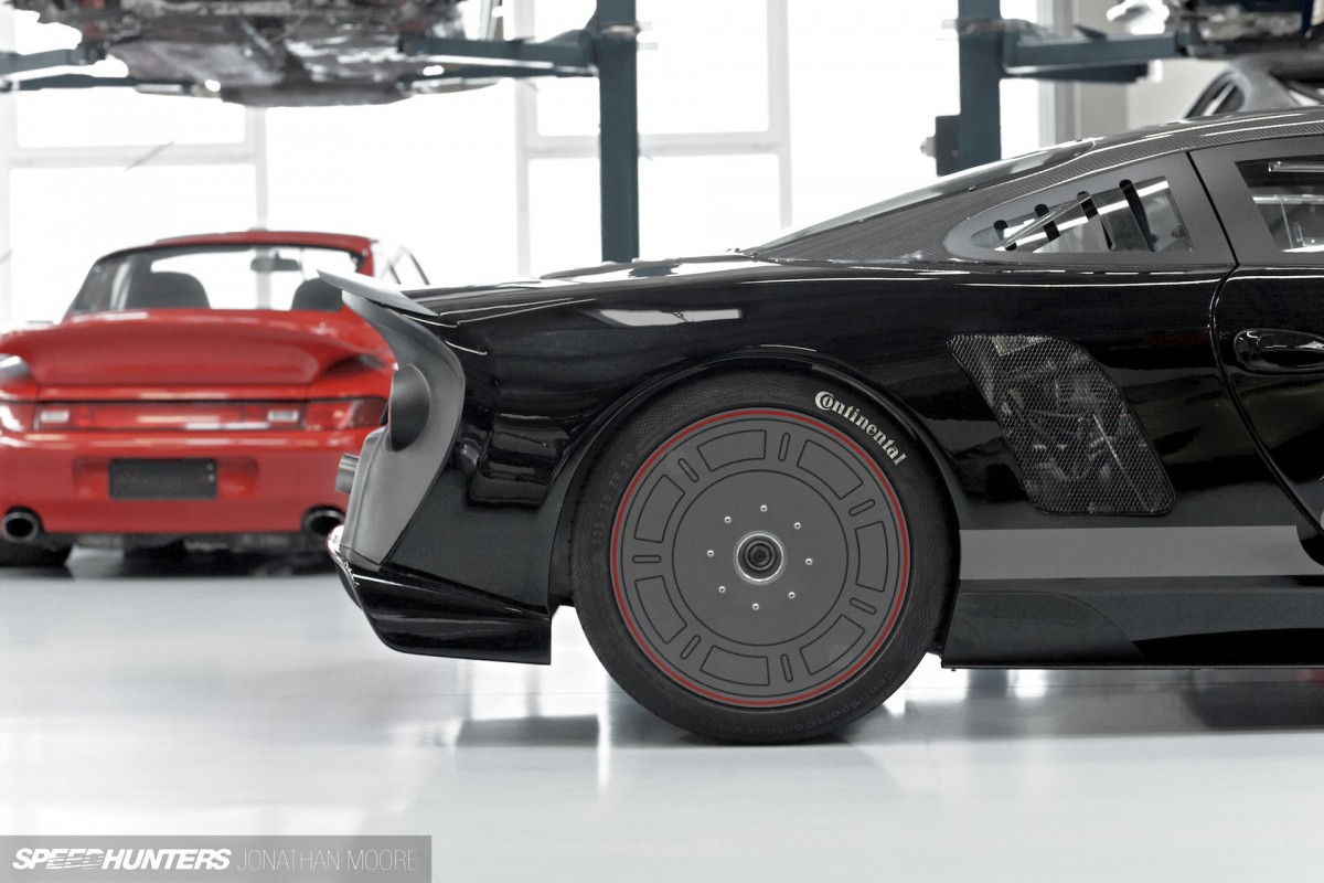 The workshop of specialist Porsche tuners 9FF