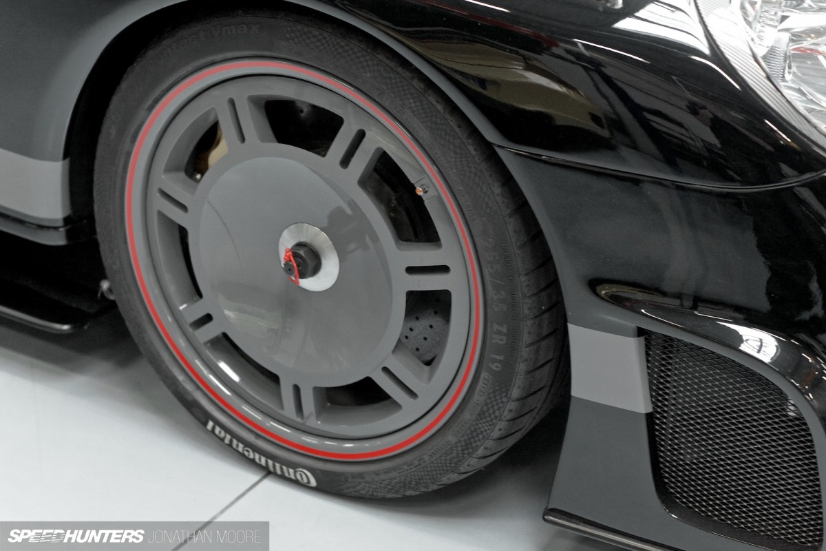 The workshop of specialist Porsche tuners 9FF