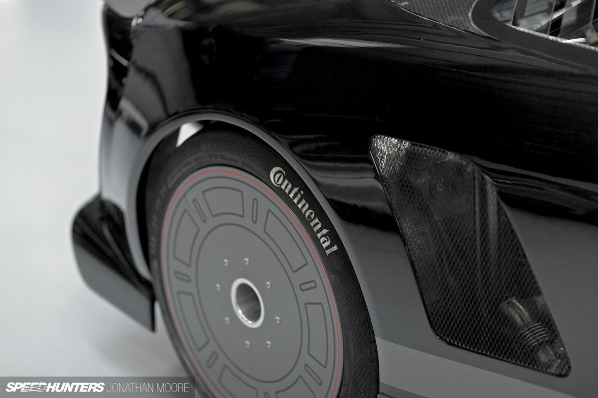 The workshop of specialist Porsche tuners 9FF