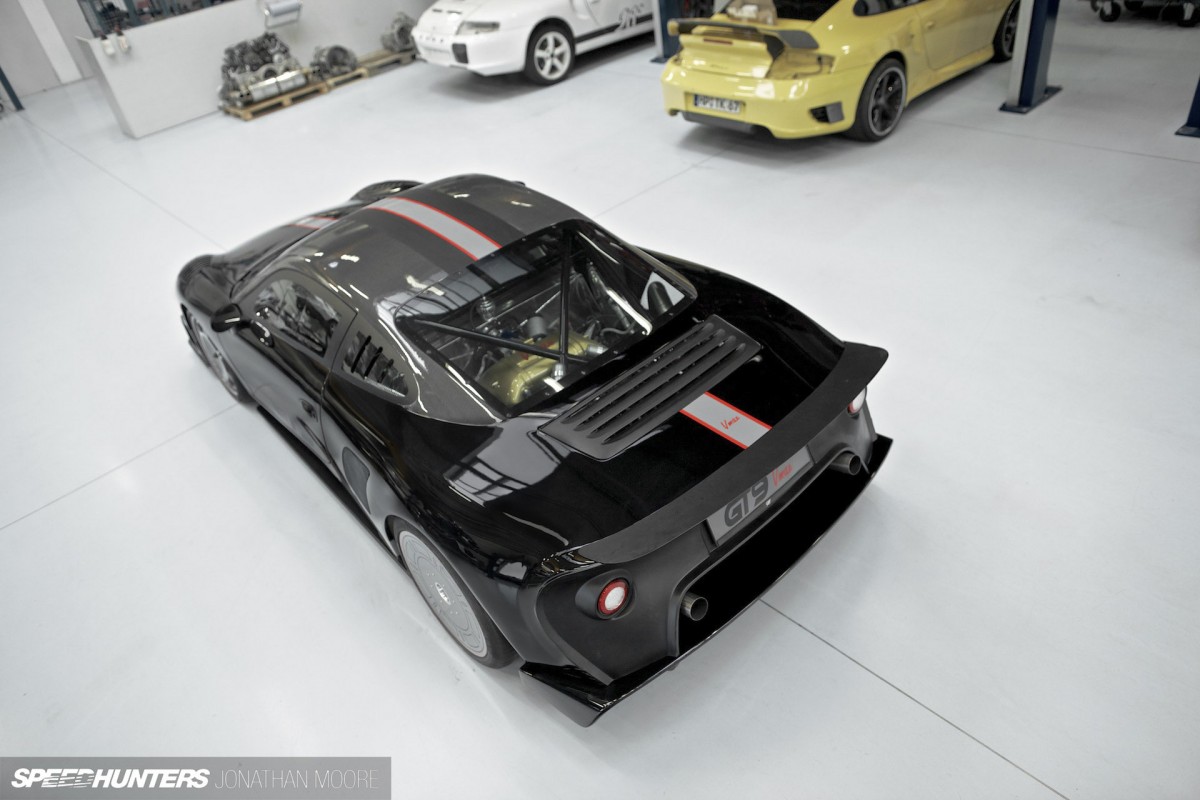 The workshop of specialist Porsche tuners 9FF