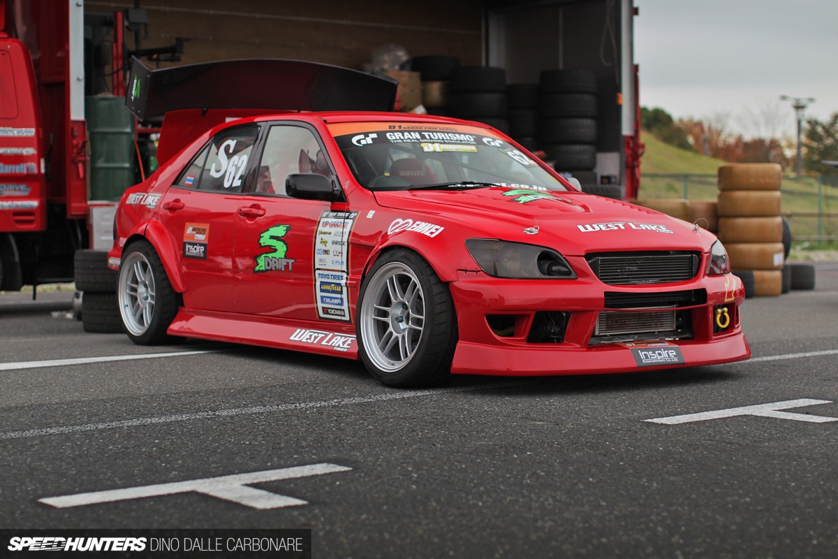 7×5 Spotlight: The Cars of D1