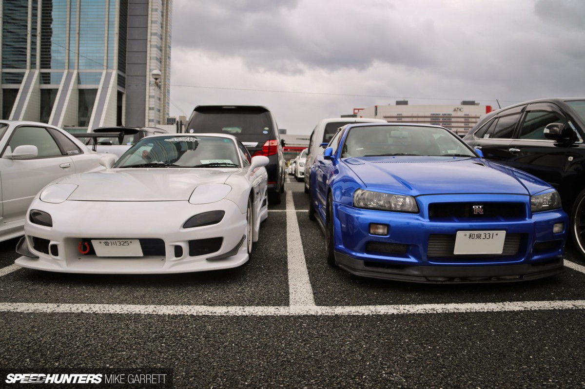 Osaka Auto Messe: Parking Lot Peeking
