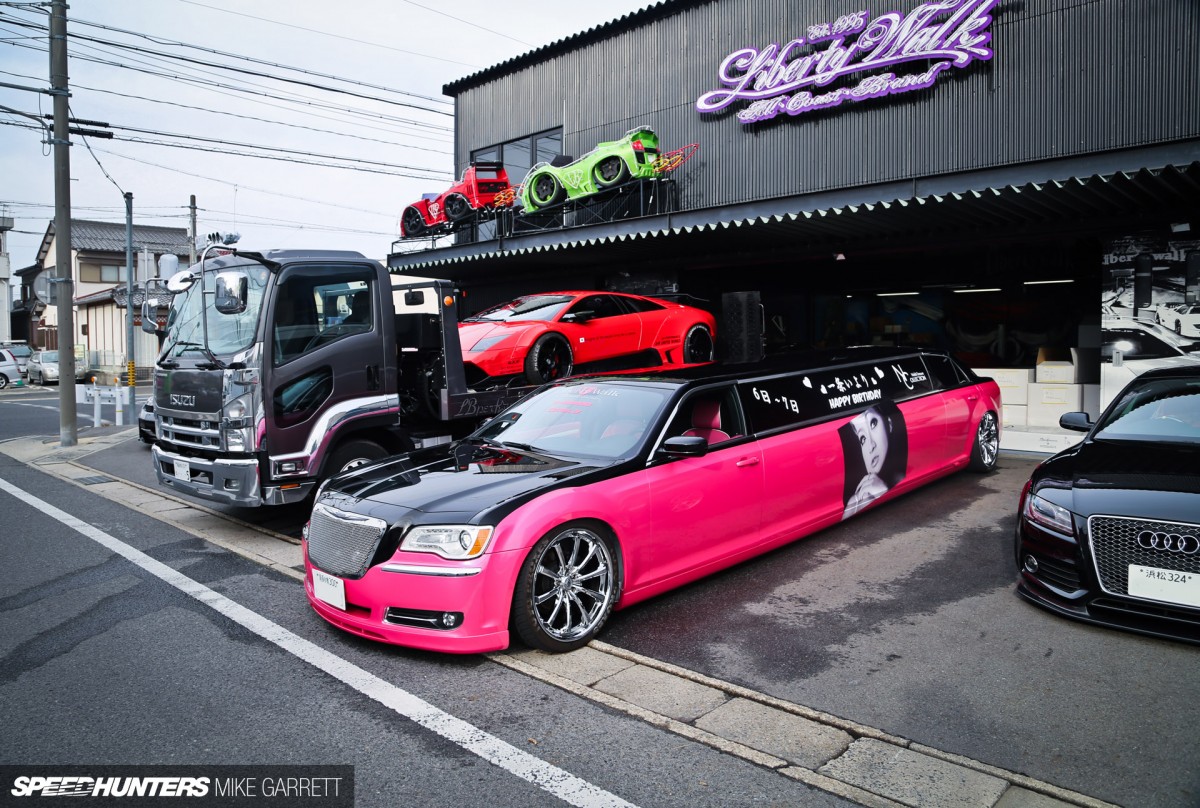 http://speedhunters-wp-production.s3.amazonaws.com/wp-content/uploads/2014/04/18020037/Liberty-Walk-Shop-15-copy-1200x808.jpg