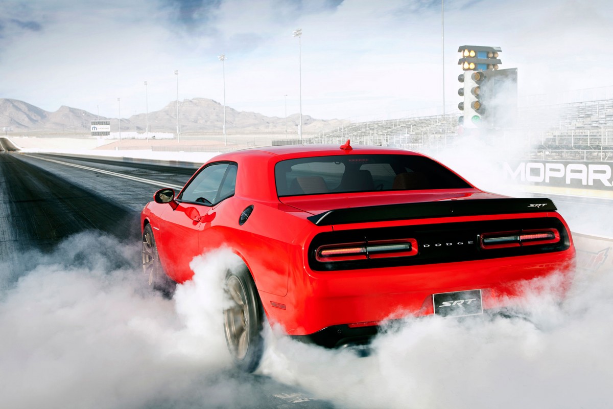 2015_Dodge_Challenger_SRT_Hellcat