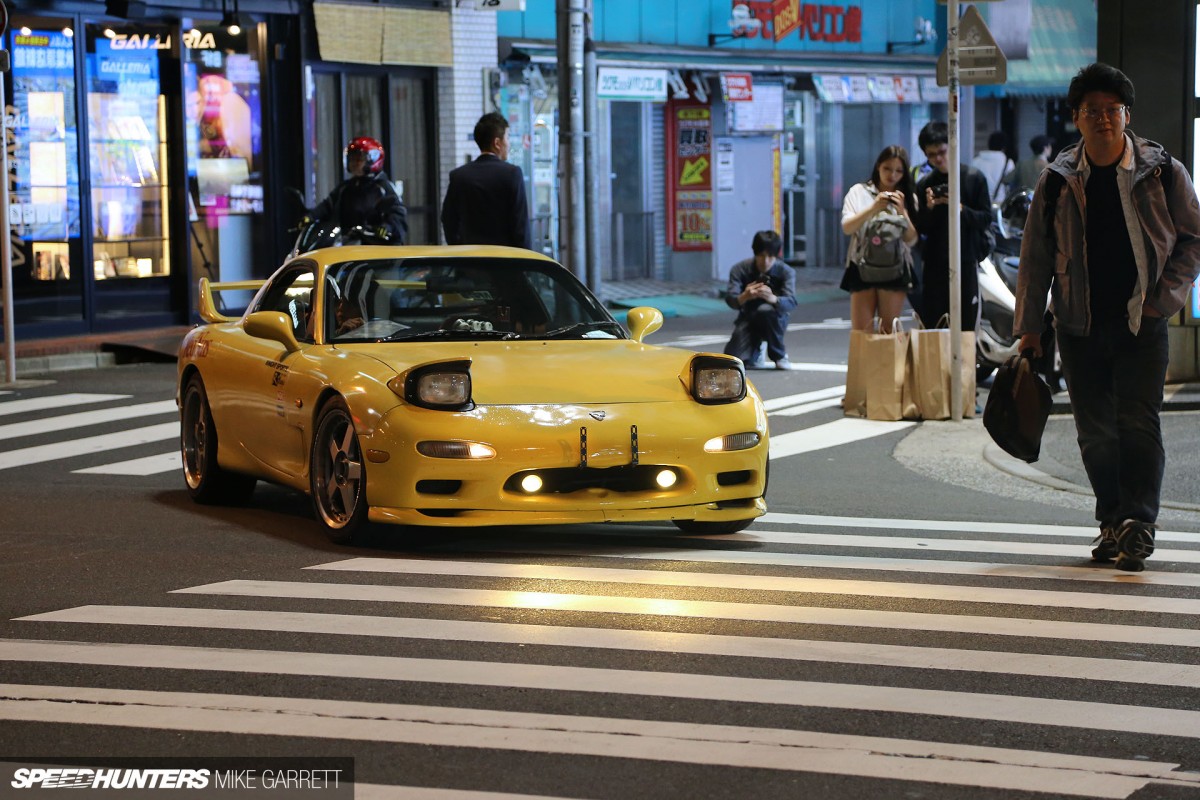Tokyo’s New Hotspot: AKB Car-Spotting