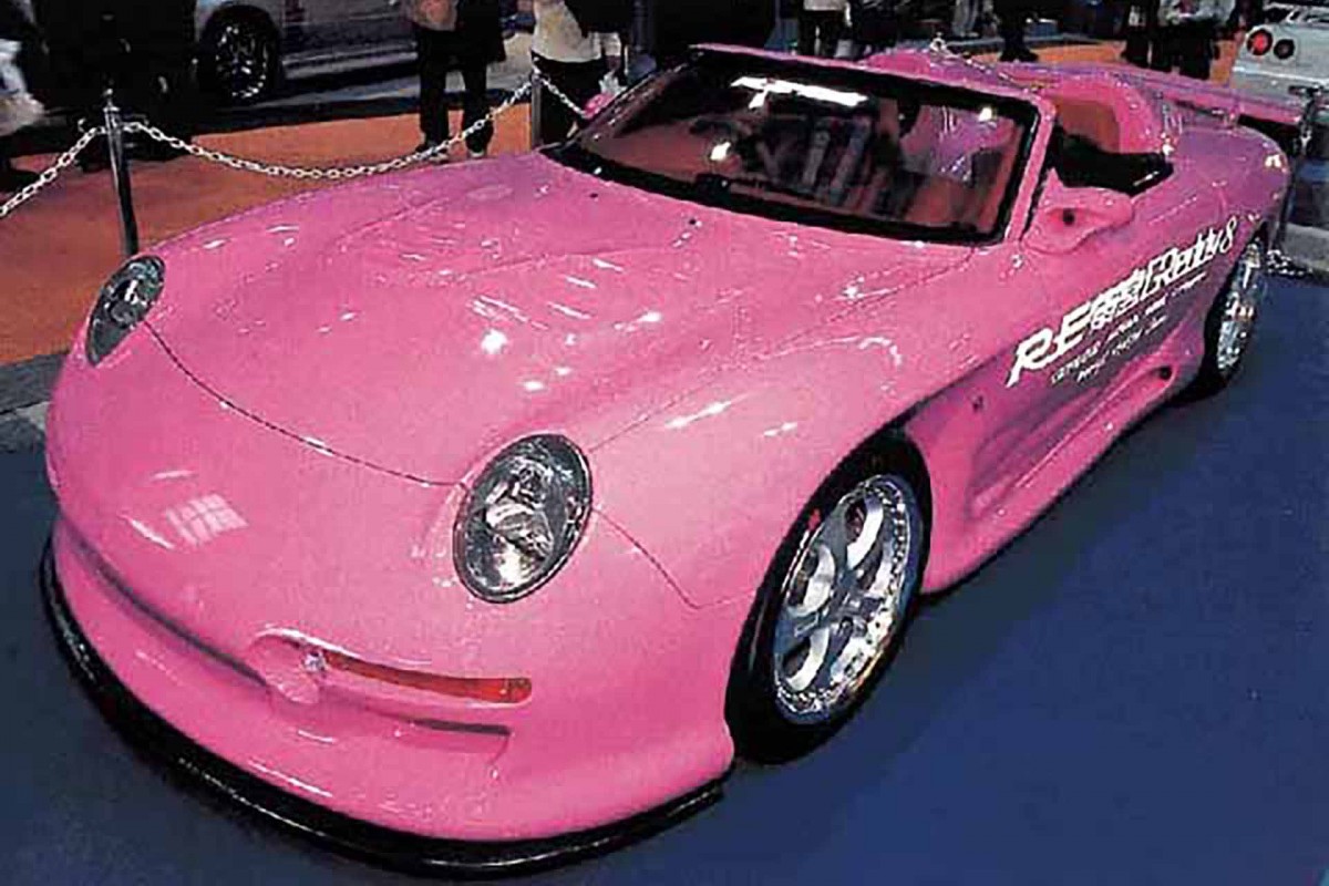 Лотус автомобиль розовый