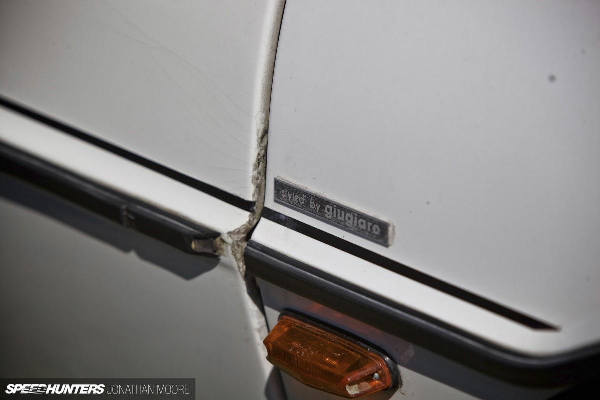 Silverstone_Classic_2015-Lotus_Esprit-005