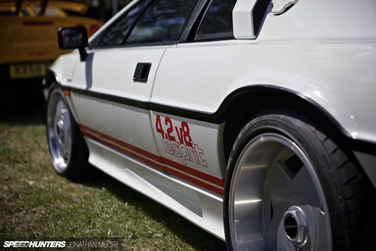 Silverstone_Classic_2015-Lotus_Esprit-007