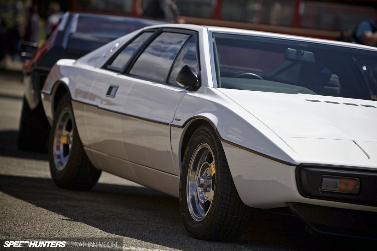 Silverstone_Classic_2015-Lotus_Esprit-009
