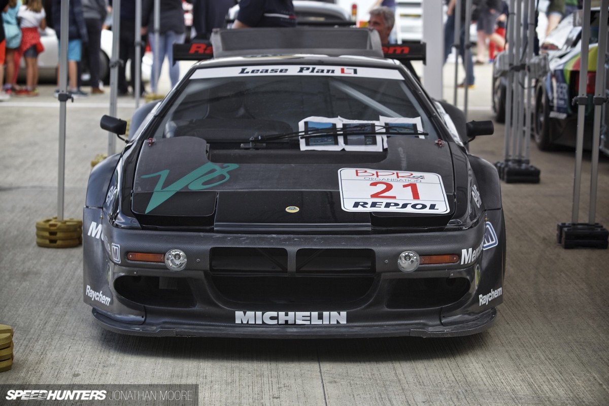 Silverstone_Classic_2015-Lotus_Esprit-015