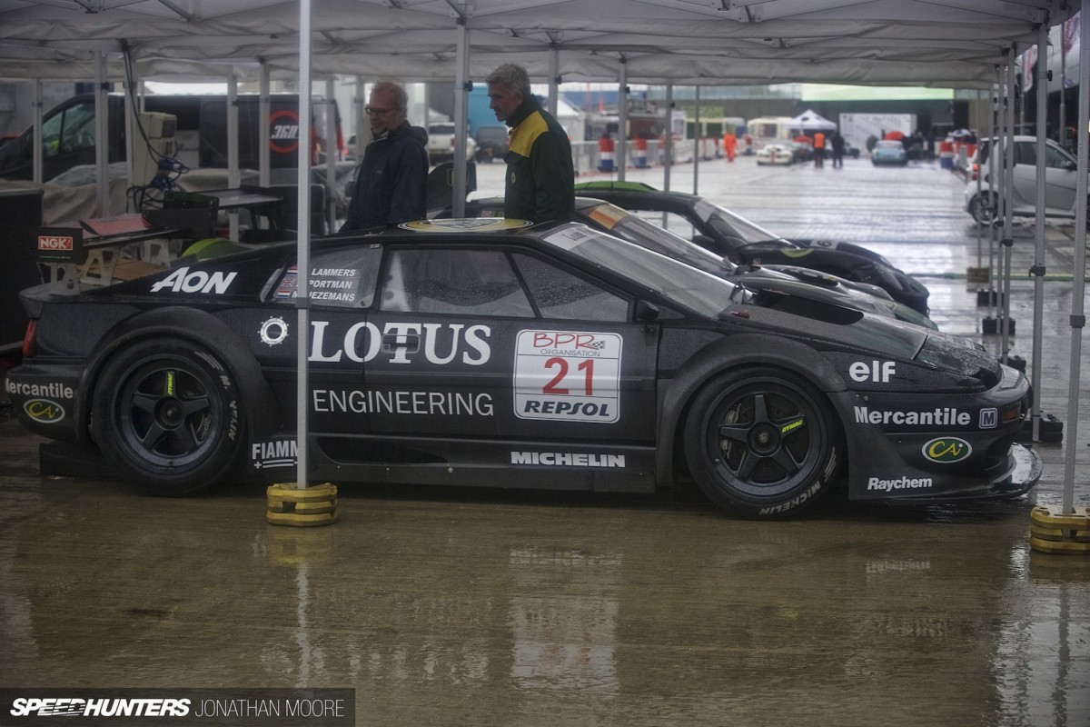 Silverstone_Classic_2015-Lotus_Esprit-016