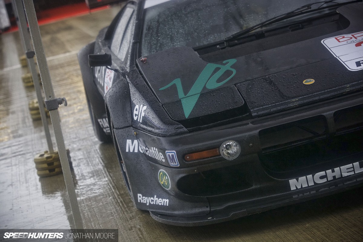 Silverstone_Classic_2015-Lotus_Esprit-017