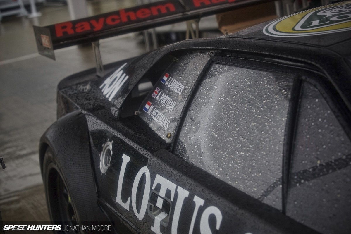 Silverstone_Classic_2015-Lotus_Esprit-018