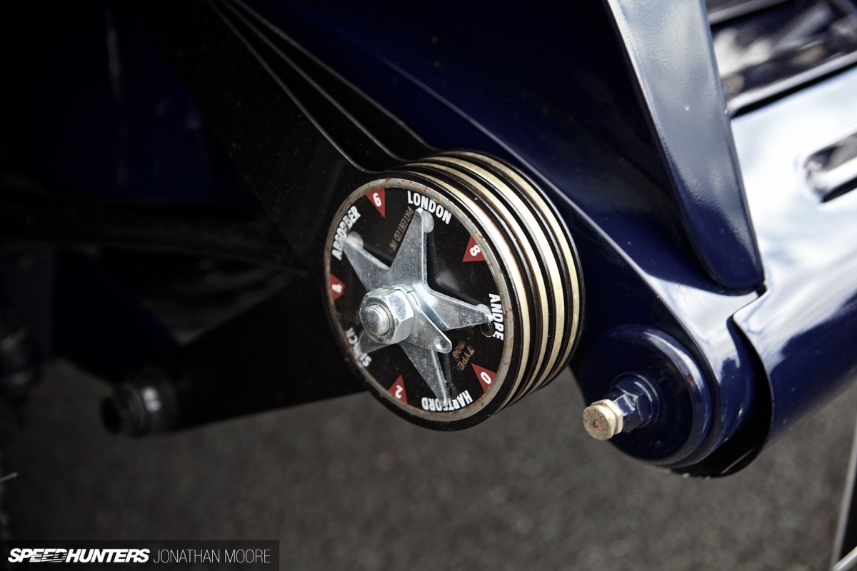 Silverstone_Classic_2015-Bentley_Blue_Train-007