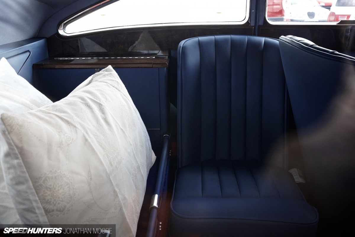 Silverstone_Classic_2015-Bentley_Blue_Train-008