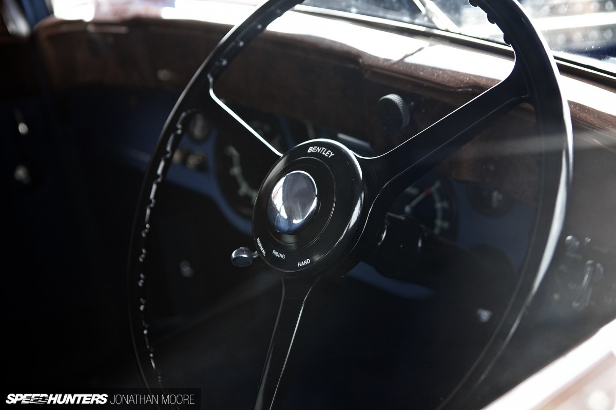 Silverstone_Classic_2015-Bentley_Blue_Train-012