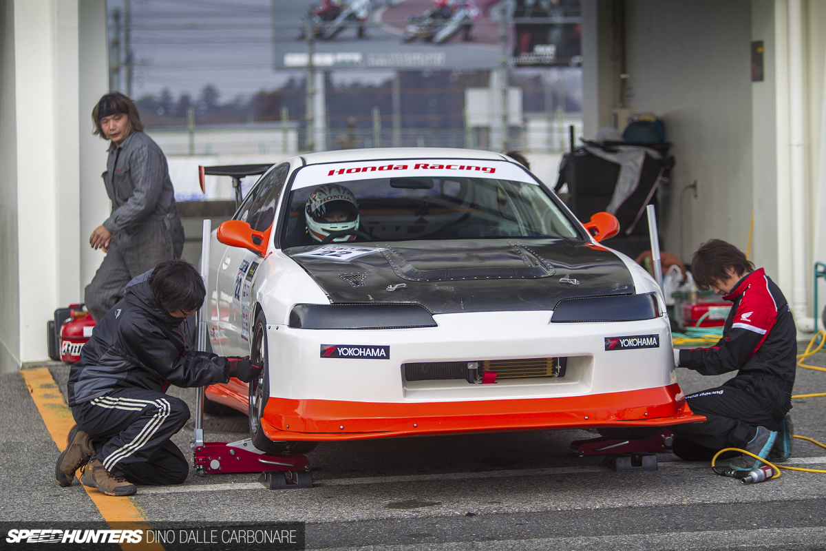 Back To Basics: A Gutted Out Integra Type R