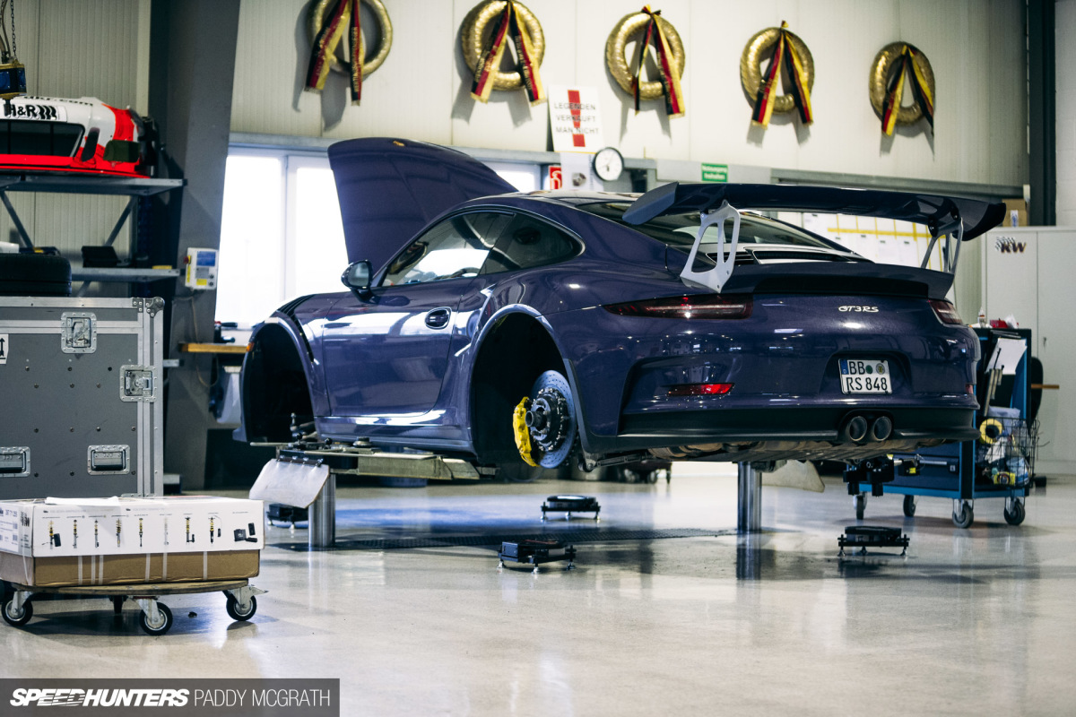 http://speedhunters-wp-production.s3.amazonaws.com/wp-content/uploads/2017/08/18054753/2017-Manthey-Racing-GT3-RS-MR-Lap-Record-Speedhunters-by-Paddy-McGrath-8-1200x800.jpg