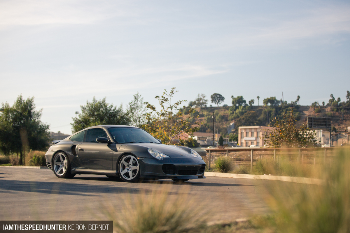 Project 996 Turbo Gets KW’s Hydraulic Lift System