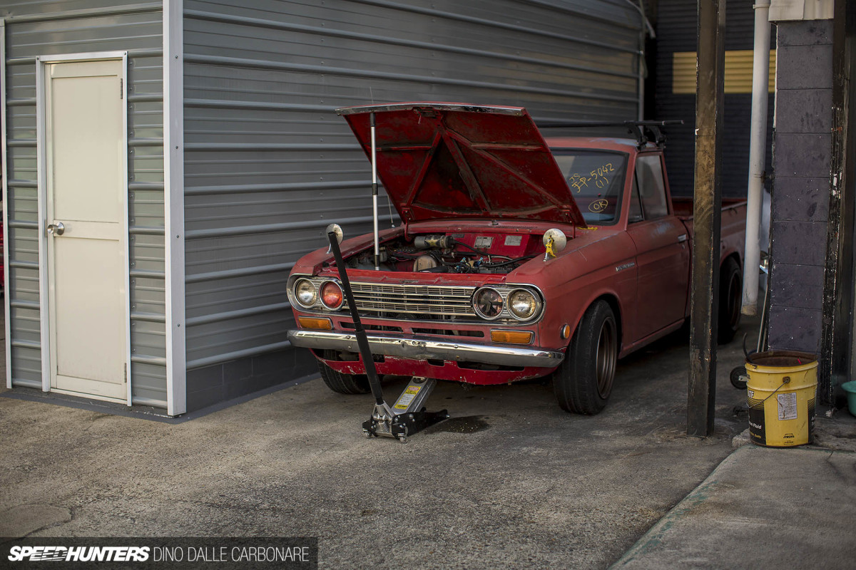 rocket_bunny_datsun_521__dino_dalle_carb