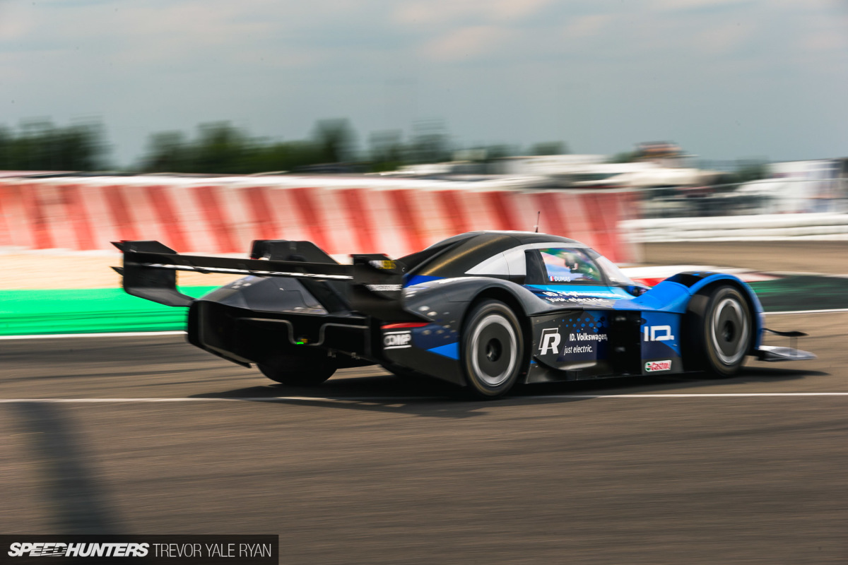 2019-Nurburgring-24-Hour-Race-Coverage_Trevor-Ryan-Speedhunters_033_7714