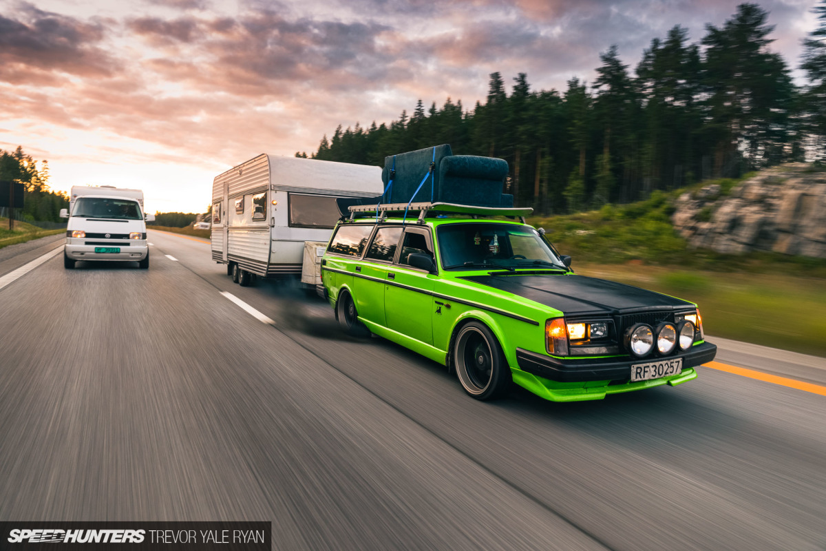 Happy Street, Höljes RX: Couches, Campers & Crusty Old Cars
