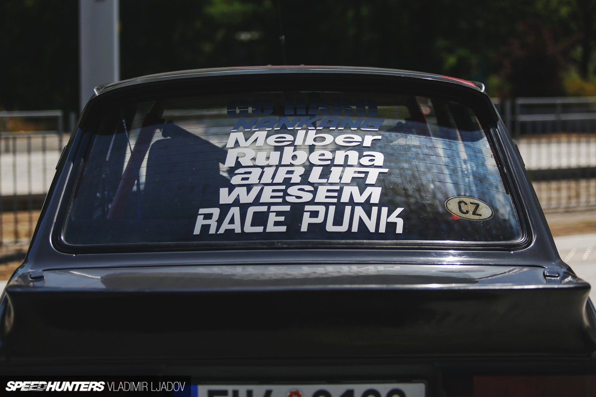 skoda-136-racisme-par-rouesbywovka-31