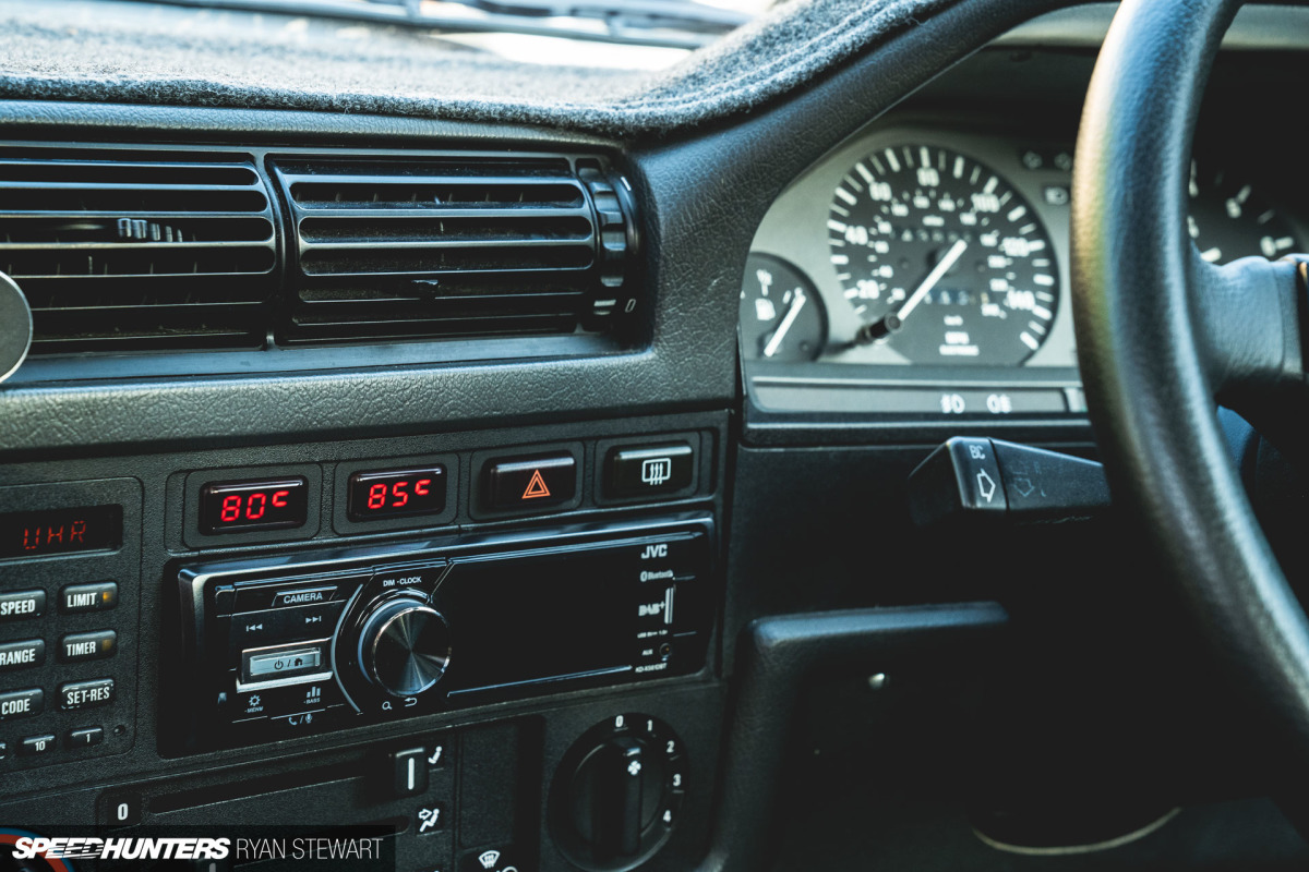 e30 dash carpet