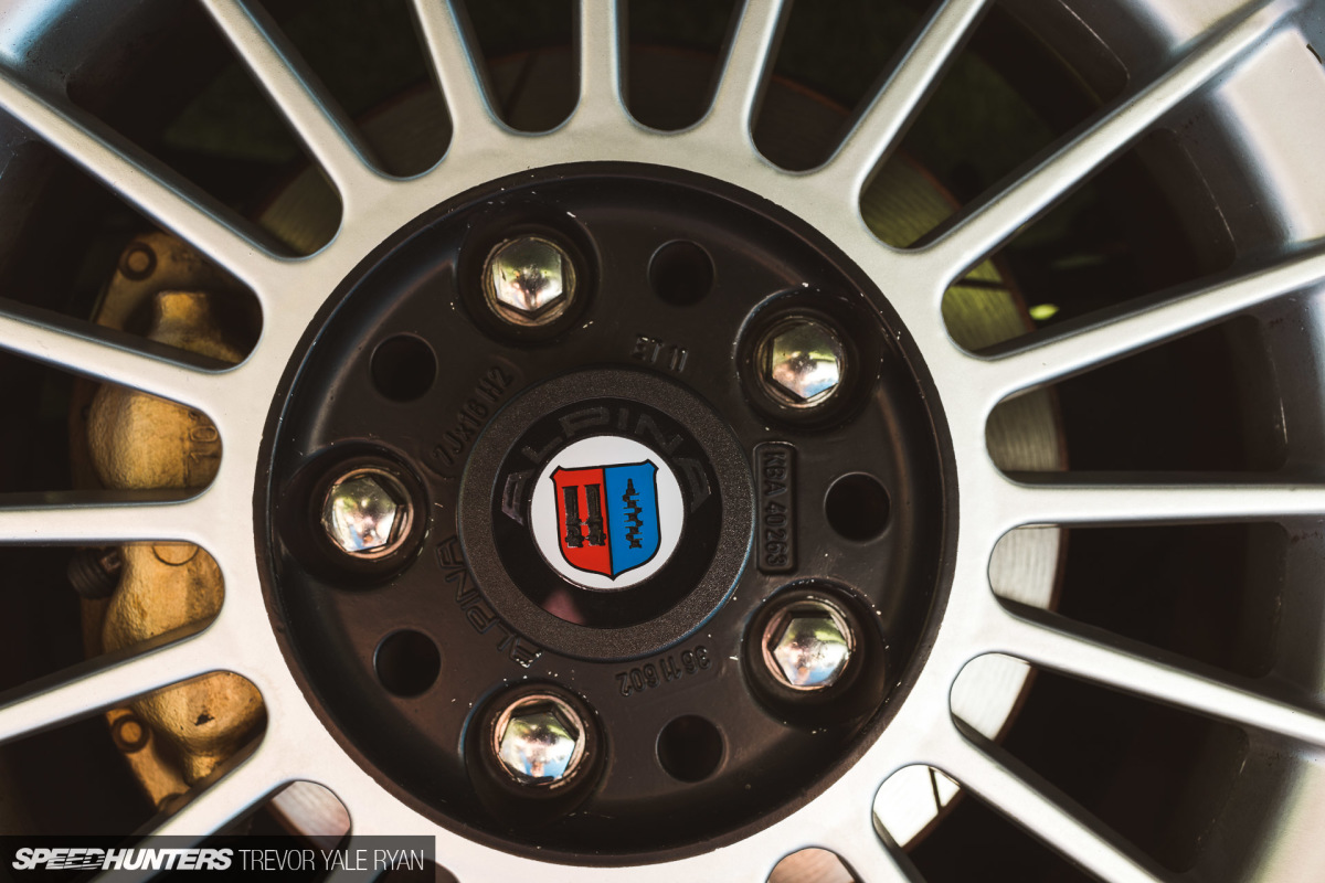 2019-Legends-Of-The-Autobahn-Details-Wheels-Monterey-Car-Week_Trevor-Ryan-Speedhunters_046_3689