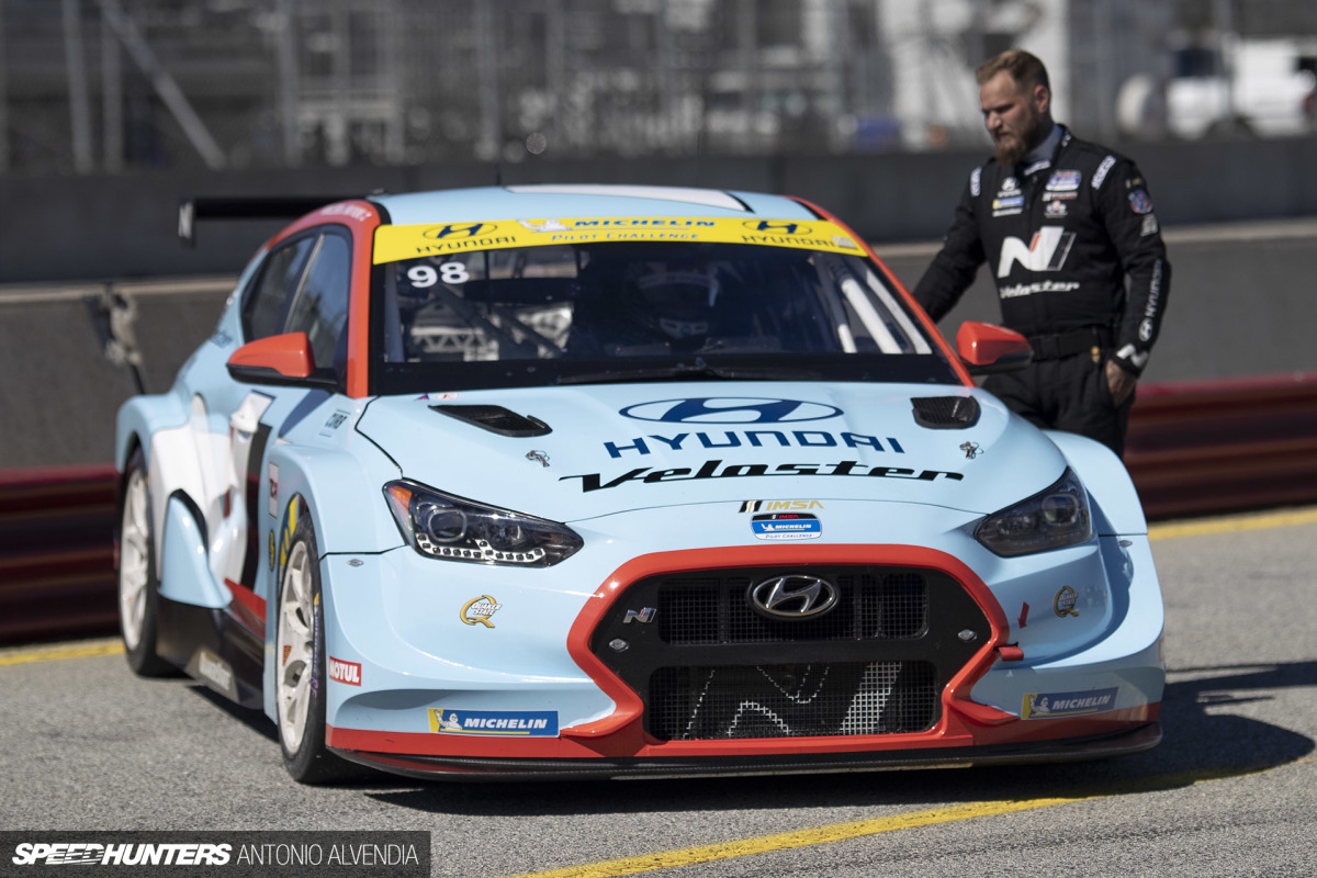 IMSA Laguna Seca Antonio Sureshot 1920wm 1DX22311 300