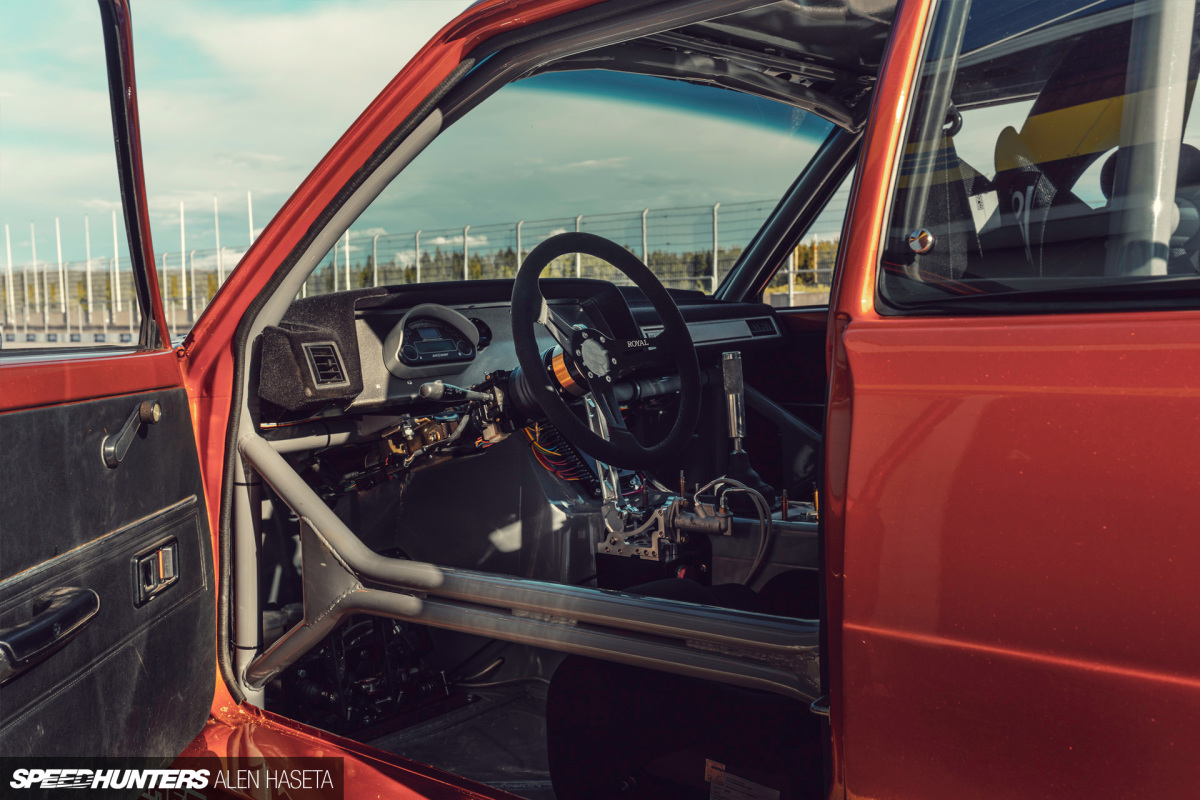 Speedhunters_Alen_Haseta_Corolla_Interior_8