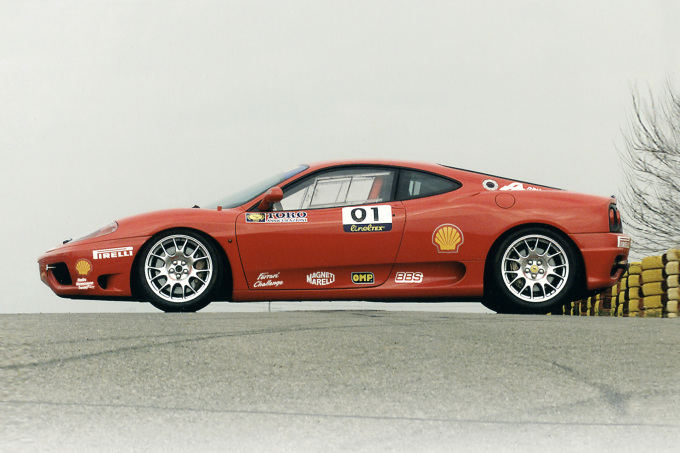 5ddfd2e90cf6995f44de9434-ferrari-360-challenge-2000-intro(desktop)