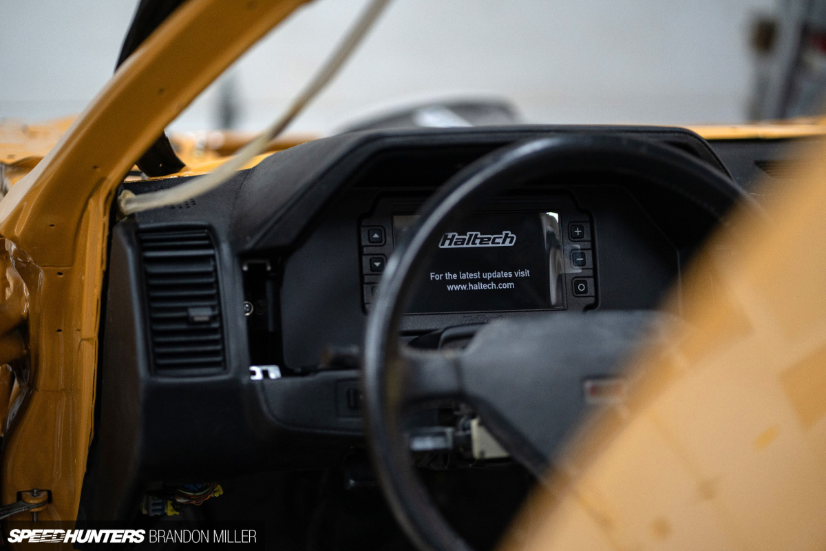 Speedhunters_Project_Z31_Interior-1