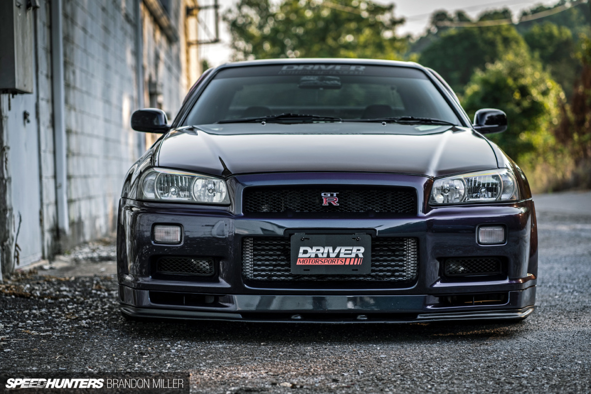 nissan gtr r34 front view