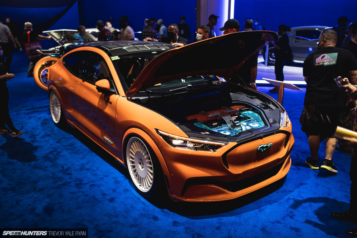 2021-SEMA-Show-Air-Lift-Performance_Trevor-Ryan-Speedhunters_027_9872