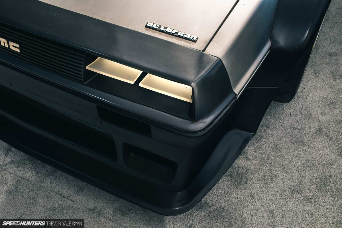 2021-SEMA-Salvage-to-Savage-DeLorean_Trevor-Ryan-Speedhunters_006_9564