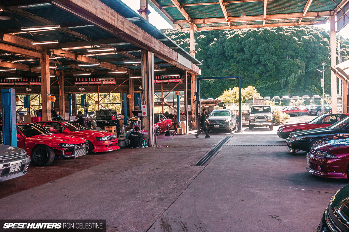 Speedhunters_Ron_Celestine_R31House_GarageTour_Area