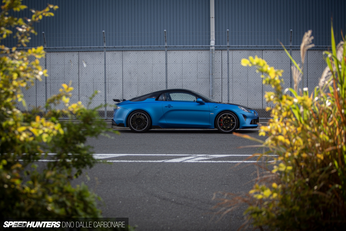 http://speedhunters-wp-production.s3.amazonaws.com/wp-content/uploads/2022/11/27201458/alpine_a11r_dino_dalle_carbonare-27-1200x800.jpg